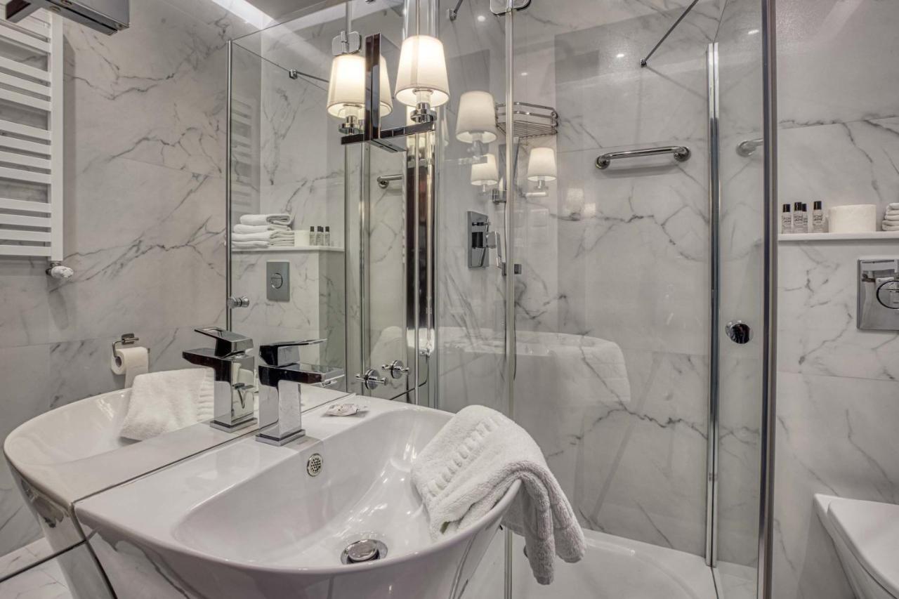 Hotel Bialy Dom Rybnik  Bagian luar foto