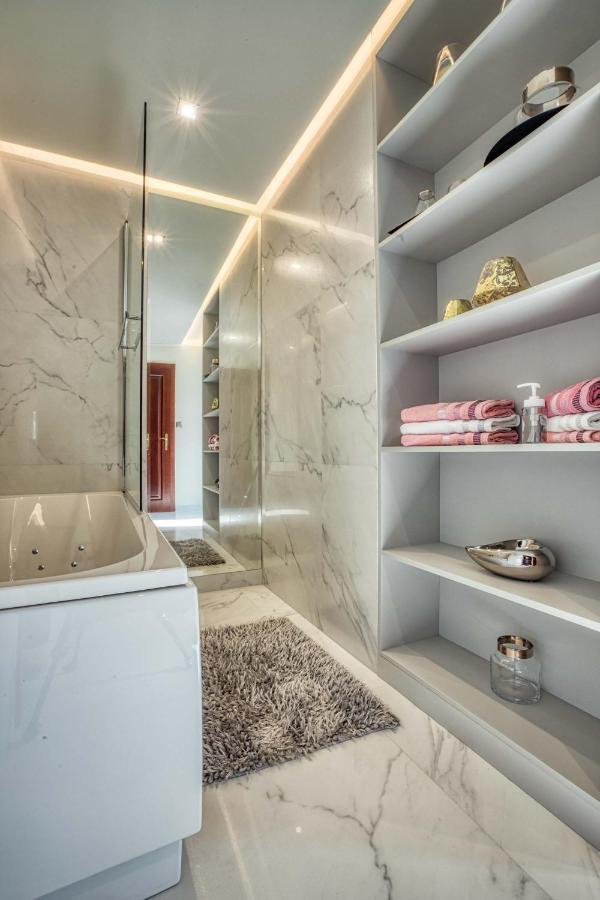 Hotel Bialy Dom Rybnik  Bagian luar foto
