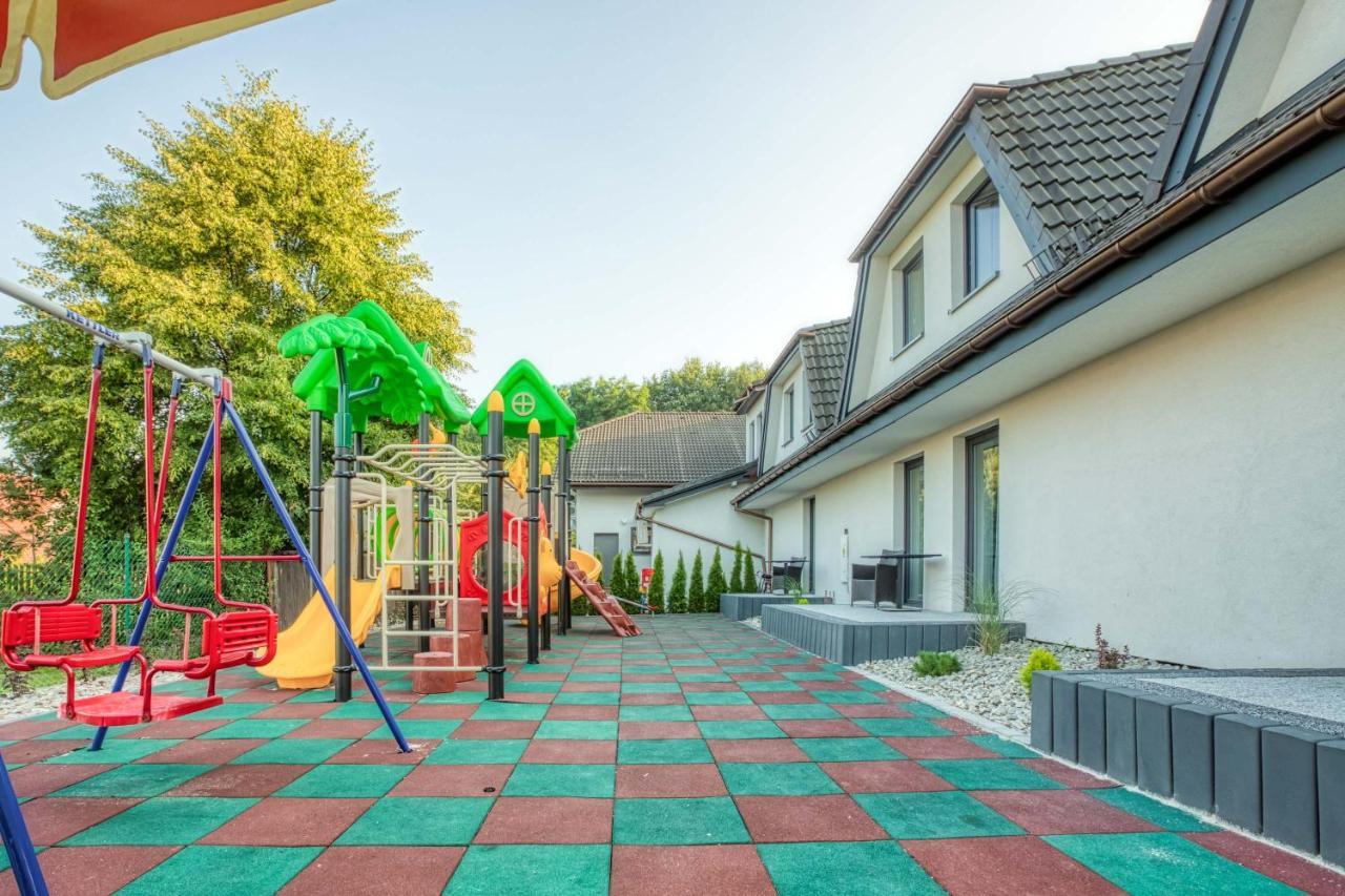 Hotel Bialy Dom Rybnik  Bagian luar foto